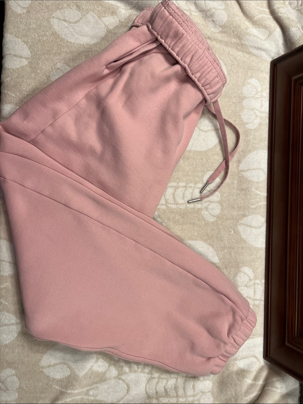 Lululemon Scuba Mid-Rise Oversized Jogger
Regular, Size small - Picture 8 of 11